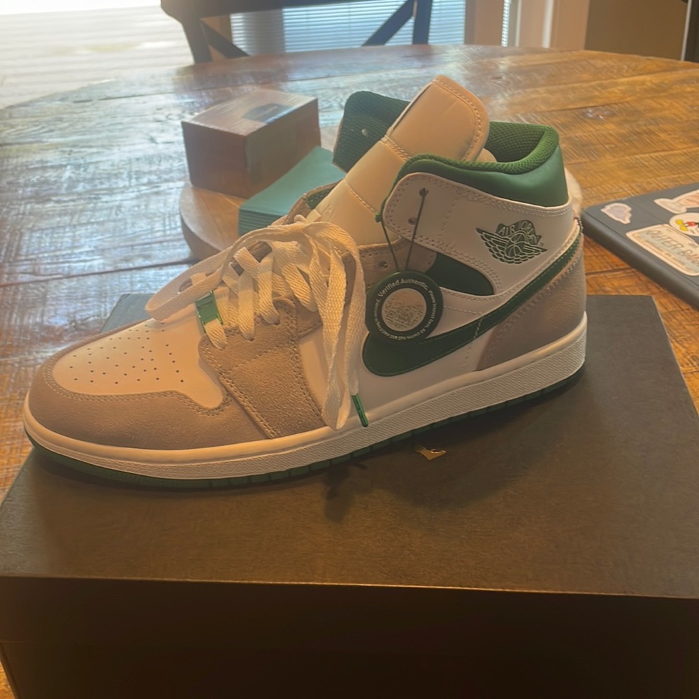 Brand new Air Jordan 1 mid size 11